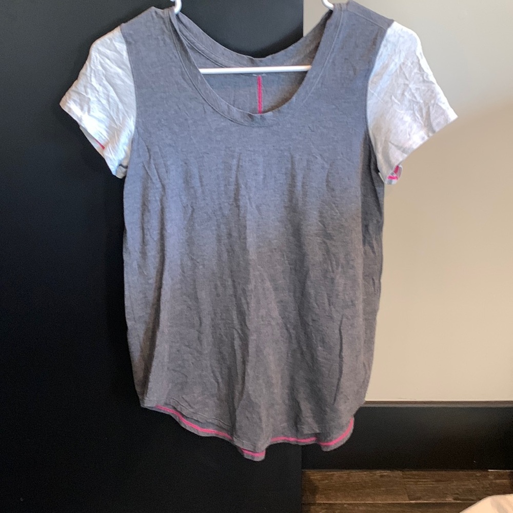 Lululemon T-shirt Gray Two Tone size 4